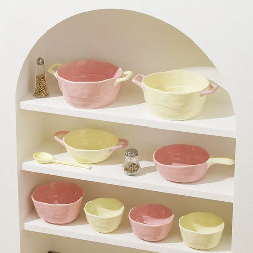 1-Piece Ins-Style Color-Blocked Ceramic Bowl with Handle, Multifunctional Oven-Safe Baking Bowl, Fruit Bowl for Kitchen Counter. Suitable for Salad, Fruit and Yogurt. High Appearance, High Temperature Resistant and Oven Usable, Perfect for Home Dinin