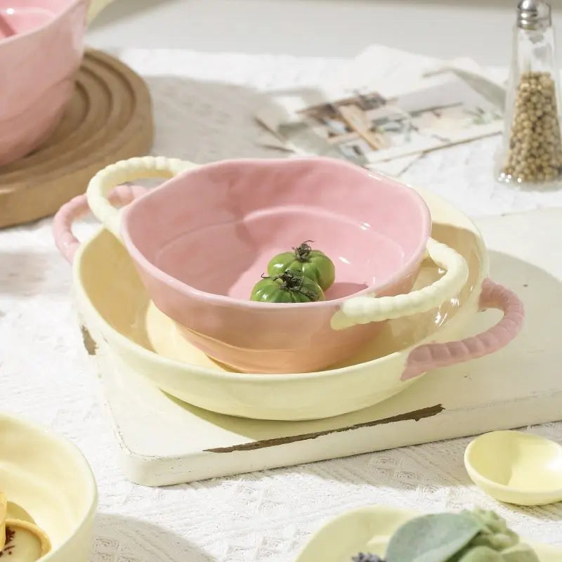1-Piece Ins-Style Color-Blocked Ceramic Bowl with Handle, Multifunctional Oven-Safe Baking Bowl, Fruit Bowl for Kitchen Counter. Suitable for Salad, Fruit and Yogurt. High Appearance, High Temperature Resistant and Oven Usable, Perfect for Home Dinin